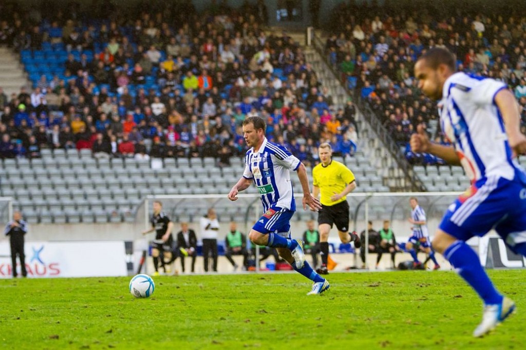 HJK haluaa joukkueeseensa sekä kokeneita että nuoria pelaajia. Teemu Tainio voi auttaa Nikolai Alhoa, koska Tainio on jo ollut siellä minne Alho pyrkii.