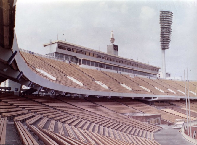 Olympiastadionin nimeä nykyisin kantavalla kentällä pelattiin miesten arvoturnauksen pelejä myös vuoden 2012 EM-kisoissa. Suomi ei sen sijaan ole vieläkään selvinnyt karsimalla miesten arvokisoihin.